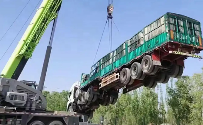 方城道路脱困救援案例